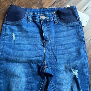 NWT Maternity skinny jeans